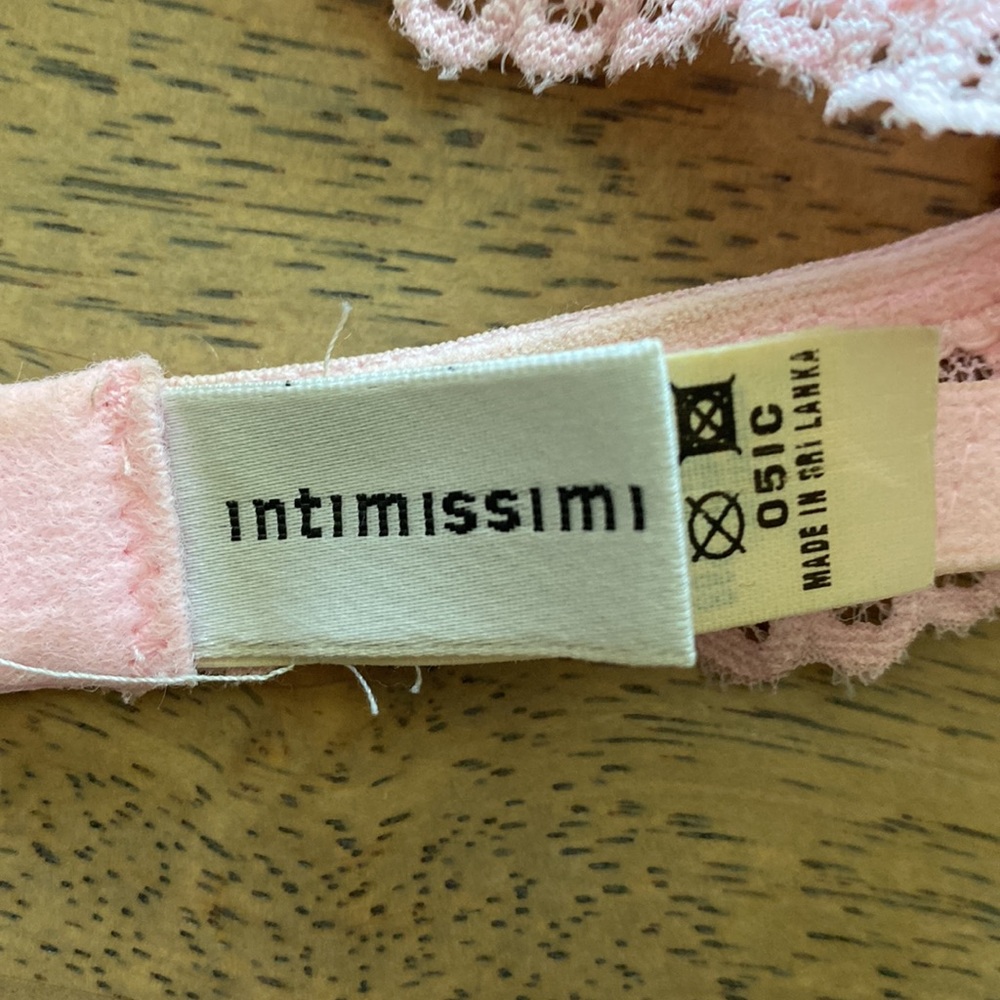 2 bras from Victoria Secret’s size 32A - Picture 3 of 4